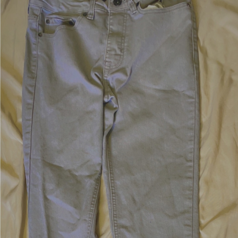 Straight low rise, gray jeans  it’s giving Bella swan 🦢